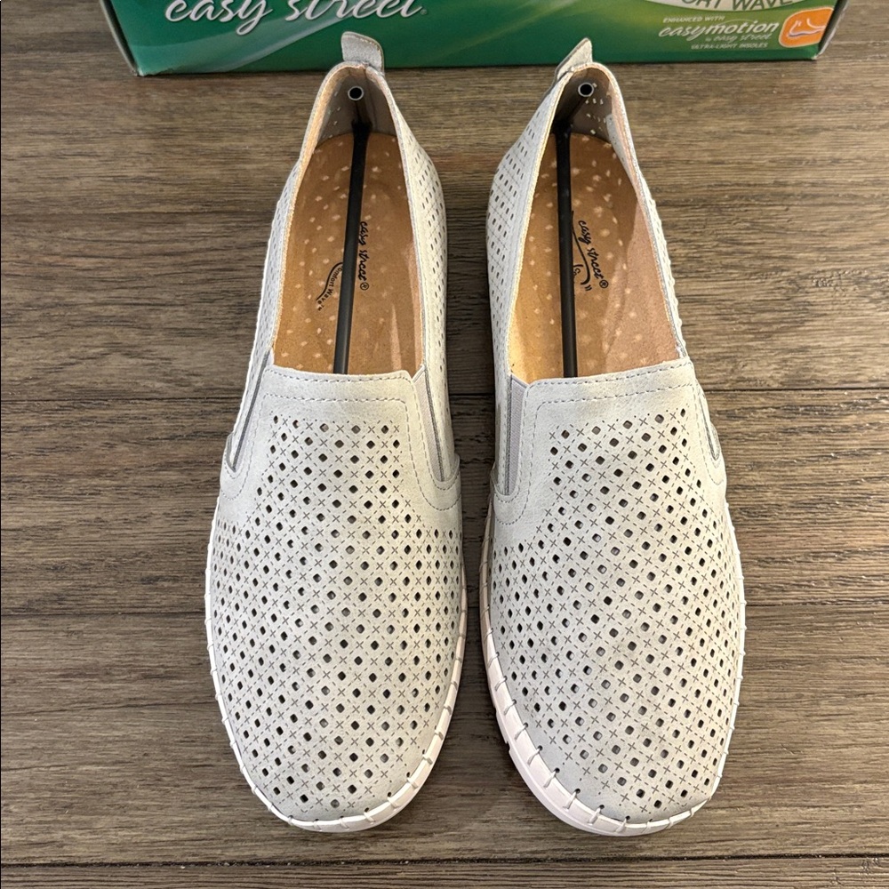 NIB [Easy Street] Fresh Slip On Perforated Gray Loafers Sneakers Women's 8.5 W - Picture 6 of 12